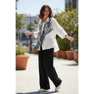 Chicos No Iron Linen Black Palms Button Back White Tunic size 12